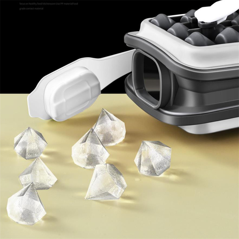 2-in-1 Ice Cube Tray Bottle – Portable Ice Maker & Cold Drink Container