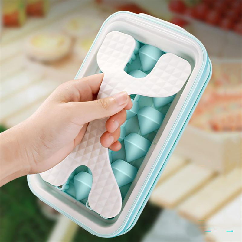 2-in-1 Ice Cube Tray Bottle – Portable Ice Maker & Cold Drink Container